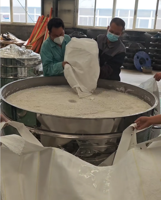 客戶帶料來廠試機，1500振動篩＋2套超聲波系統，不堵網、產量大、精度高，效果非常好！